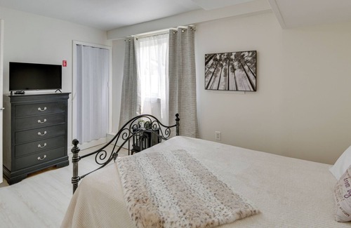 North Bellport Haus | Medford Home w/ Pool, Near Golf Courses!