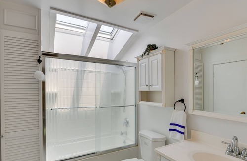 North Bellport Haus | Medford Home w/ Pool, Near Golf Courses!