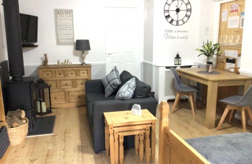 Moreton Bed & Breakfast | Meerkat Manor