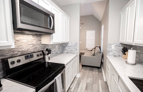 Pinch District Haus | Memphis Charm