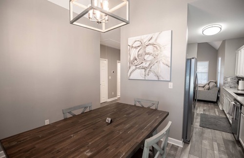 Pinch District Haus | Memphis Charm