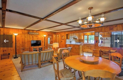 Meredith Hütte | MEREDITH NECK LAKEFRONT COTTAGE.