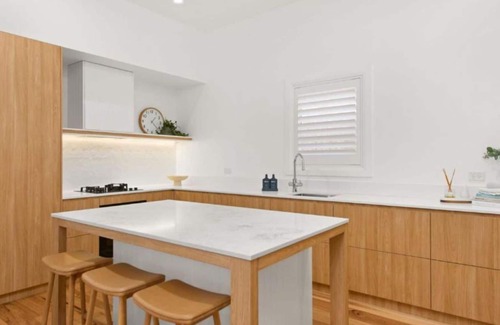 Merewether Haus | Merewether Beach House Retreat - A short stroll to Bar Beach