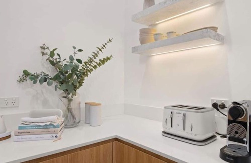 Merewether Haus | Merewether Beach House Retreat - A short stroll to Bar Beach