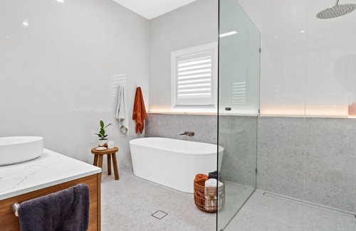 Merewether Haus | Merewether Beach House Retreat - A short stroll to Bar Beach