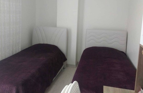 Kucukcekmece Wohnung | Merkezi konumda çarşının tam üstünde ulaşımı kolay modern daire