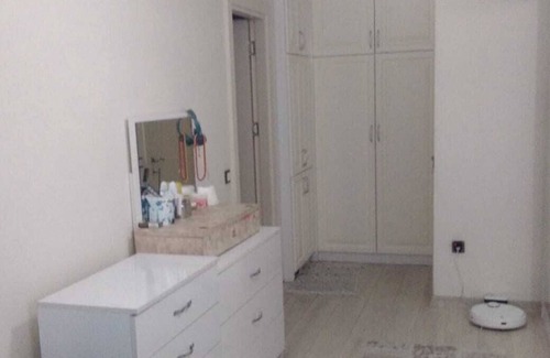 Kucukcekmece Wohnung | Merkezi konumda çarşının tam üstünde ulaşımı kolay modern daire