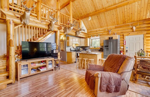 Hatfield Kabine | Merrillan Cabin w/ Fire Pit < 1 Mi to Lake Arbutus
