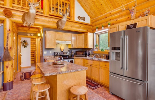 Hatfield Kabine | Merrillan Cabin w/ Fire Pit < 1 Mi to Lake Arbutus