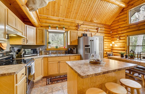 Hatfield Kabine | Merrillan Cabin w/ Fire Pit < 1 Mi to Lake Arbutus