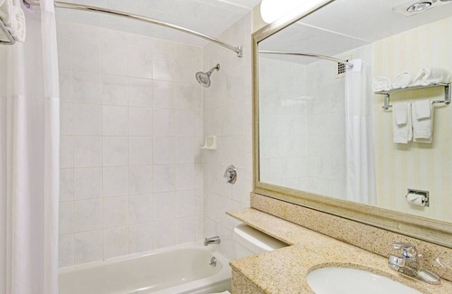 Methuen Hotel | Methuen Inn and Conference Center