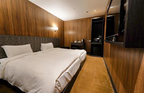 Zhongzheng Hotel | Meworld Hotel - Taipei Main Station