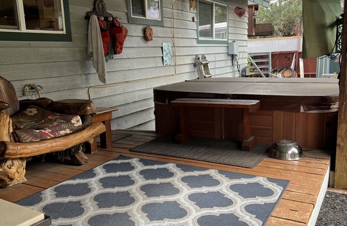 Tahoe Paradise Haus | Meyers Getaway - 5 month ski lease w/hot tub, fenced yard