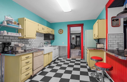 West Milton Haus | Miami Pearl: 3BR Themed Rooms-Game and Movie Room!