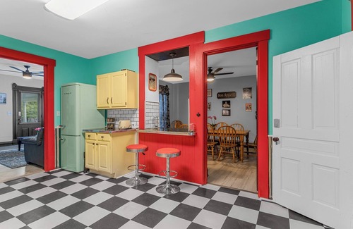 West Milton Haus | Miami Pearl: 3BR Themed Rooms-Game and Movie Room!