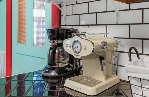 West Milton Haus | Miami Pearl: 3BR Themed Rooms-Game and Movie Room!