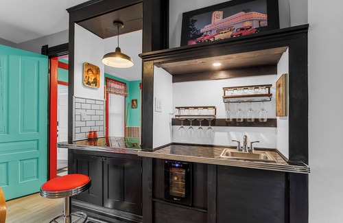 West Milton Haus | Miami Pearl: 3BR Themed Rooms-Game and Movie Room!