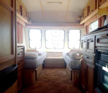 Lagos Haus | Michas caravan for 2 See the herd of horses from your bed