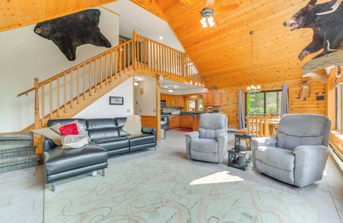 Mio Kabine | Michigan Cabin w/ On-Site Fishing Pond & Deck