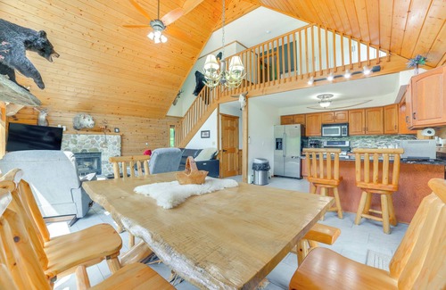 Mio Kabine | Michigan Cabin w/ On-Site Fishing Pond & Deck