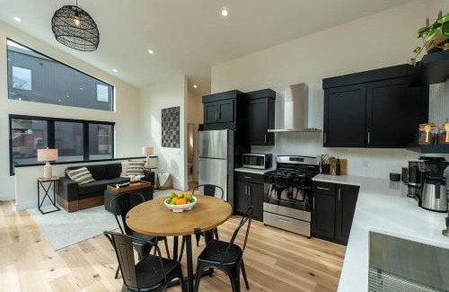 Saugatuck Haus | Michigan Mod Walk To Downtown