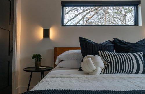 Saugatuck Haus | Michigan Mod Walk To Downtown