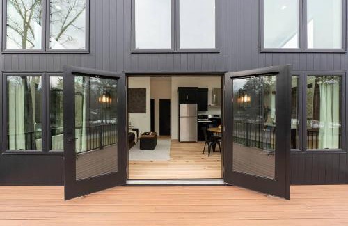 Saugatuck Haus | Michigan Mod Walk To Downtown