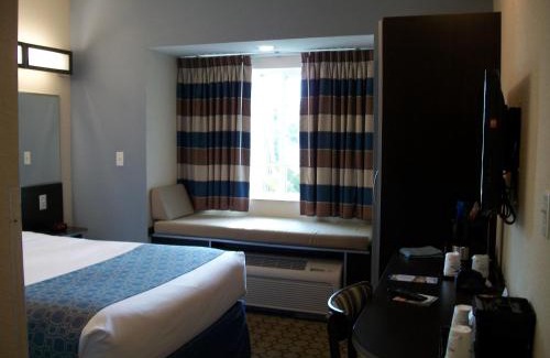 Spring Hill Hotel | Microtel Inn & Suites by Wyndham Spring Hill/Weeki Wachee