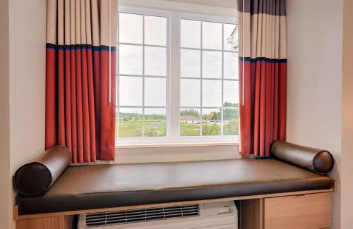 Clarion Hotel | Microtel Inn & Suites by Wyndham Clarion