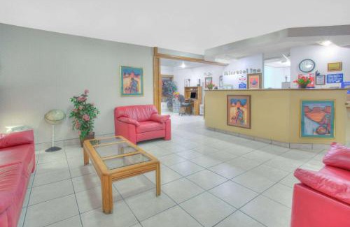 Allison Hotel | Microtel Inn & Suites by Wyndham Gallup - PET FRIENDLY