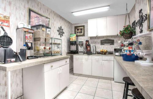 Allison Hotel | Microtel Inn & Suites by Wyndham Gallup - PET FRIENDLY