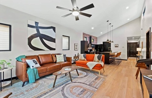 Northside District Haus | Mid-Century 3 BR In Heart of Downtown Lex