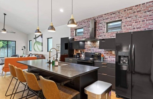 Northside District Haus | Mid-Century 3 BR In Heart of Downtown Lex