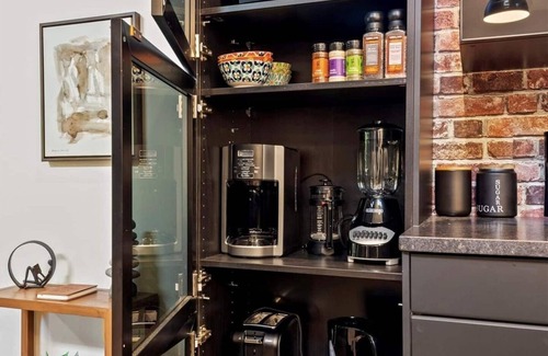 Northside District Haus | Mid-Century 3 BR In Heart of Downtown Lex