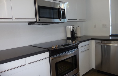 Sunrise Vista Chino Eigentumswohnung | Mid Century Design mit vollständiger New Reno