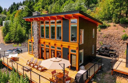 Worley Haus | Mid-Century Escape Lake Views, Steps to Cave Bay!