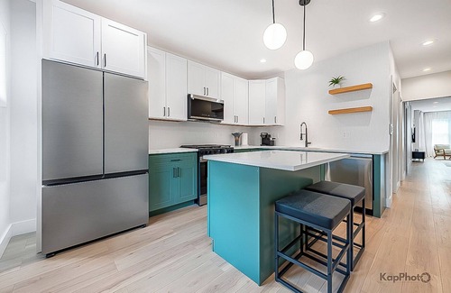 Avondale Wohnung | Mid-Century Gem in Avondale - 2BR - Office - Free Parking