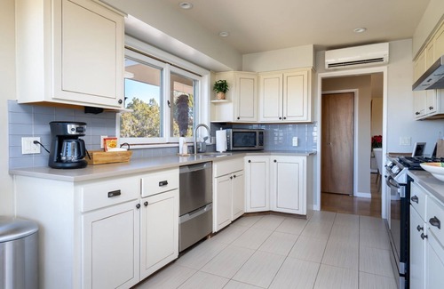 Northeast Santa Fe Haus | Mid-century Modern 3 min for plaza