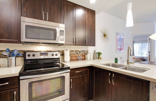 Desert Ridge Eigentumswohnung | Mid-Century Modern Phoenix Condo, Walk to High St!