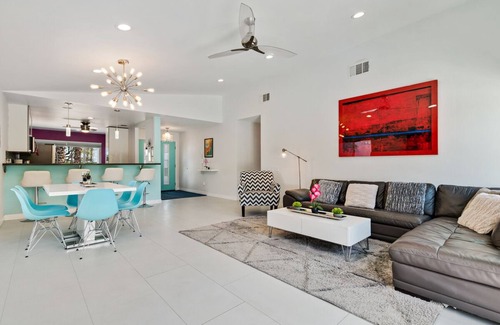 Racquet Club West Haus | Mid Century Modern Resort Pool, nur wenige Minuten von der Innenstadt entfernt. Toller Blick auf die Berge