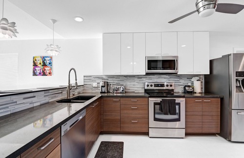 Racquet Club West Haus | Mid Century Modern Resort Pool, nur wenige Minuten von der Innenstadt entfernt. Toller Blick auf die Berge