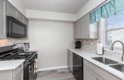 Hobart Haus | Mid Term Rental Home in Hobart 1224 W Home Ave