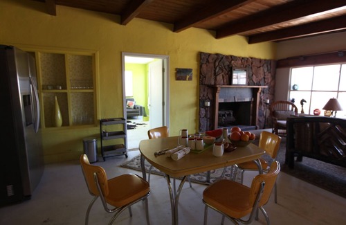 Desert Hot Springs Hütte | Mid-Century Gehöft mit atemberaubendem Blick zwischen Palms Springs und Joshua Tree