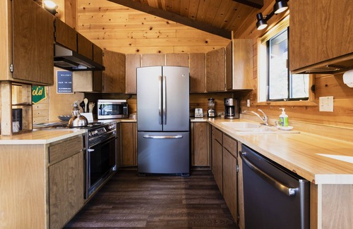 Fern Valley Kabine | Moderne und gehobene Hütte mit atemberaubendem Blick in Fern Valley - Lazy Arrow Lodge