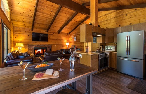 Fern Valley Kabine | Moderne und gehobene Hütte mit atemberaubendem Blick in Fern Valley - Lazy Arrow Lodge