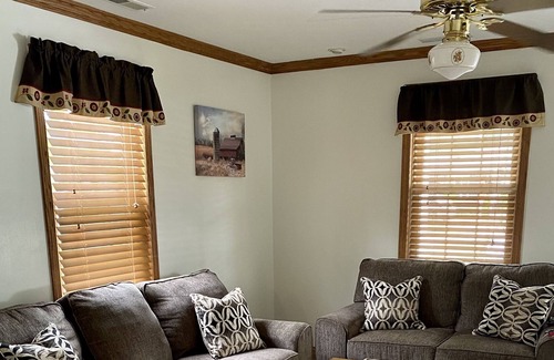 Glen Dale Haus | Middle Gem-Newly Renovated house with everything you will need. Prime location!