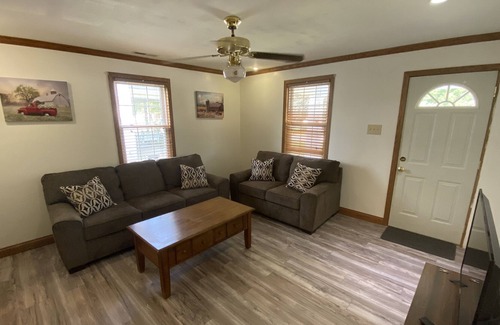 Glen Dale Haus | Middle Gem-Newly Renovated house with everything you will need. Prime location!