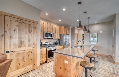 Leadville Kabine | Midgarth Hus- Brand New Railyard home minutes to Copper & Ski Cooper!