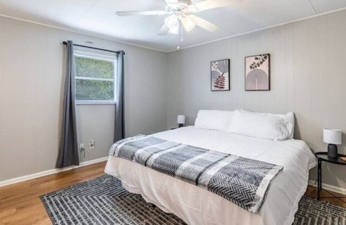 Capital View Haus | Midtown Cottage (Side B)