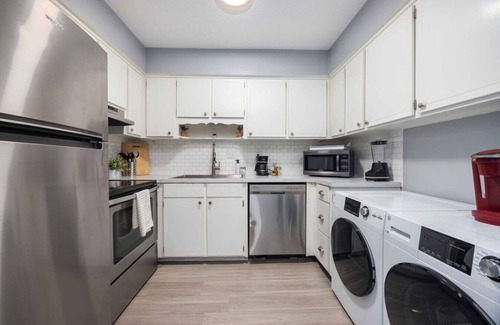 Columbus Wohnung | Midtown Modern Apt w Arcade: 8 miles to FT Moore